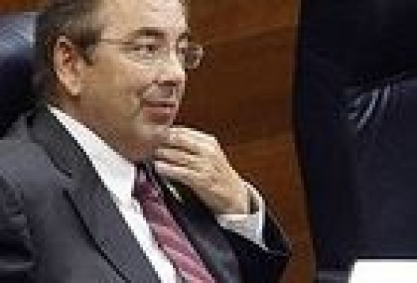Tensión en la recta final del nuevo modelo sanitario: el canon cae y obliga a Vela a cuadrar las cuentas