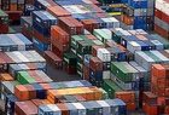 El déficit comercial se reduce un 20,9% hasta julio
