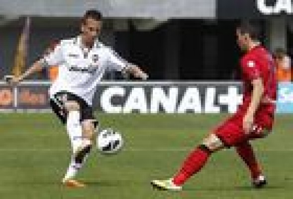 El Valencia tiene la pólvora mojada y cae en Mallorca 