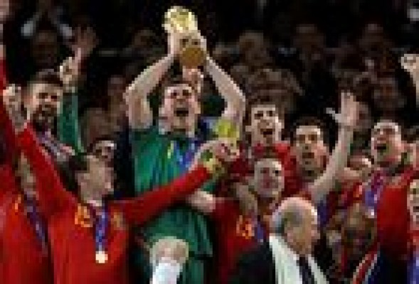 Platini quiere el Mundial 2022 en Catar y en invierno 