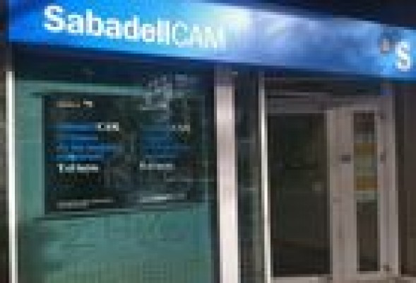 Banco Sabadell acelera el cambio de imagen de las oficinas de CAM en Valencia y Murcia 