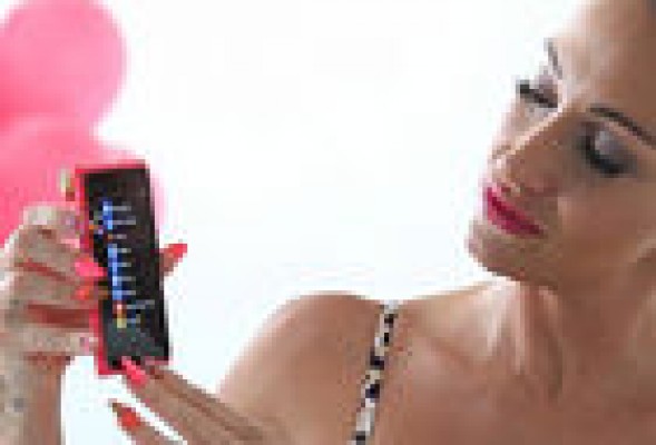Nokia salda sus 'smartphones' frente al iPhone 5 y antes de estrenar los nuevos modelos