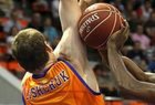 Valencia Basket arrasa en su debut ante Fuenlabrada (95-63)