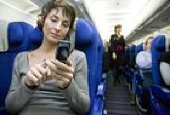 Los pasajeros de avión podrán mantener el móvil encendido sin que generen interferencias