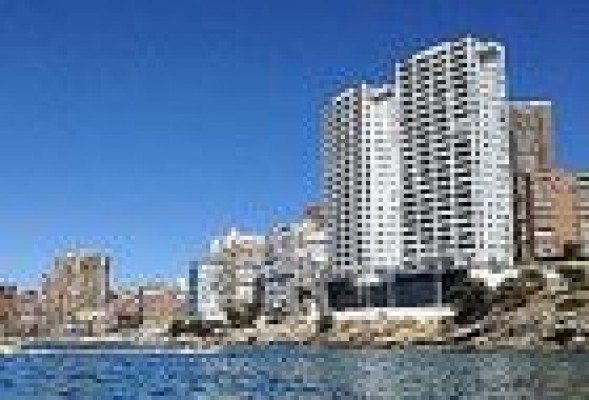 El Consell no obligará a Ballester a derribar las torres de Benidorm hasta agotar la vía legal