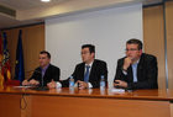 Los movimientos de exdirigentes 'ripollistas' en Alicante levantan suspicacias en el seno de UPyD