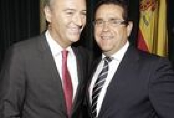 Fabra releva de la dirección de Les Corts a los imputados