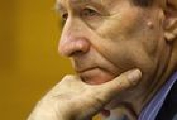 Un exconsejero de la CAM justifica la subida de sueldos de directivos para evitar fugas a otras entidades