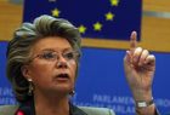 La vicepresidenta de la CE pide un equilibrio entre los gastos y las necesidades de la gente