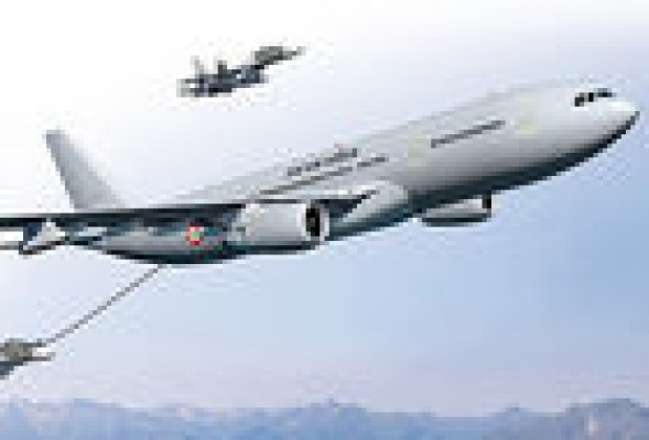 COMERCIO <br />El ministro de Defensa francés anuncia la compra de 14 aviones a España<br />