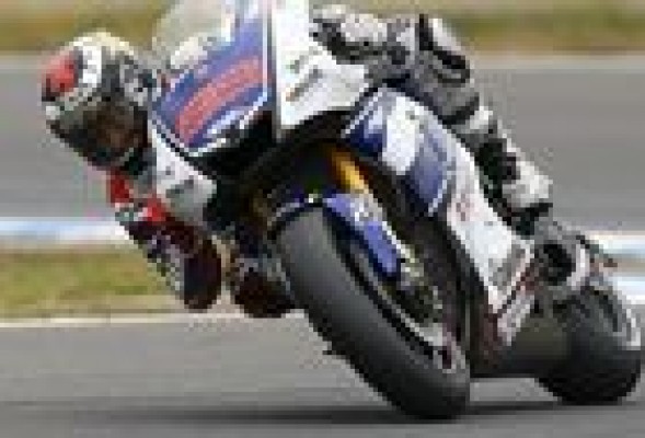 Lorenzo bate el récord de Sepang y se hace con la pole