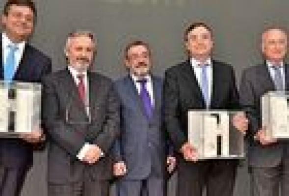 Hospital 9 de Octubre, Noatum Ports Valenciana y Eniter, premios Llum