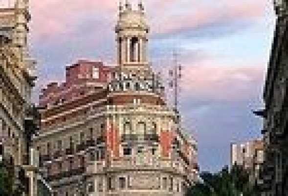 Banco de Valencia reduce sus pérdidas en más de la mitad