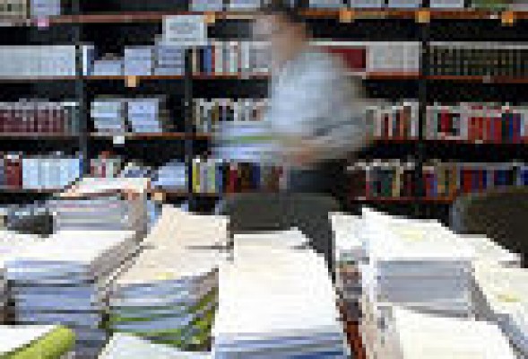 FUNCIONARIOS<br /><strong>En el último año se han perdido 144.400 empleados públicos</strong>