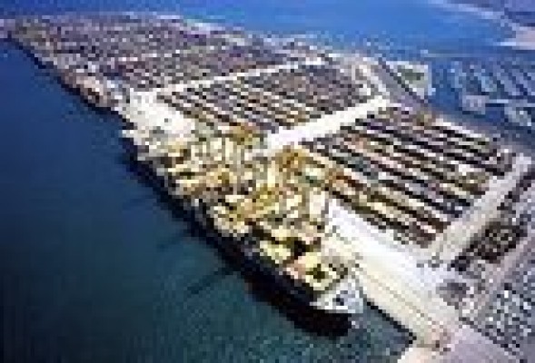 Las importaciones al puerto de Valencia caen un 16,3% y crecen las exportaciones un 21,47%