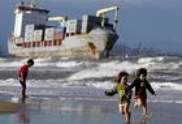 Las aseguradoras de los buques varados en El Saler pagarán la regeneración de la playa