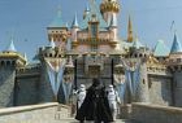 Darth Vader visita Disneyland