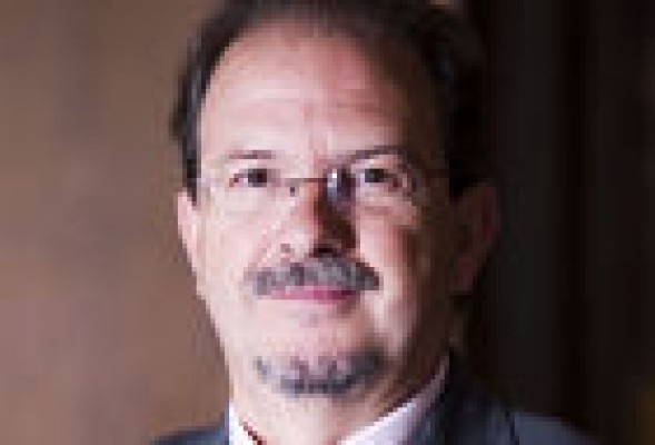 Carlos González Cepeda vuelve a la política en el colegio de economistas