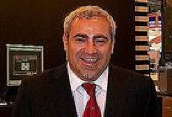Enrique Bañuelos fuerza a Rayet a pedir concurso voluntario de acreedores