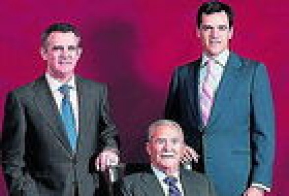 Pablo y Ana Serratosa amplían el capital de sus patrimoniales para compensar créditos
