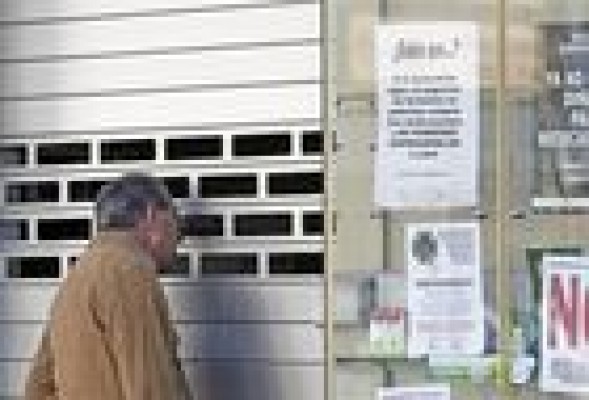 Las farmacias mantienen el cierre porque 