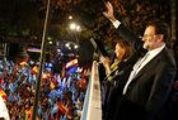 Un año de la victoria de Rajoy: Mejora la financiación del Tesoro gracias al BCE, mientras la bolsa acusa la incertidumbre