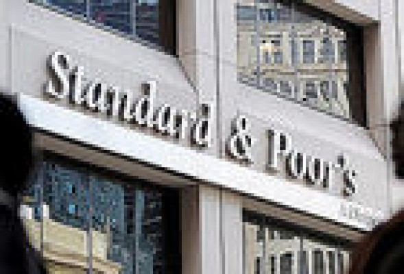S&P baja el rating en un escalón a CECA, Ibercaja y Bankinter