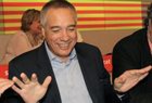 El PSC ve a Cataluña dividida, mientras cae hasta tercera fuerza política