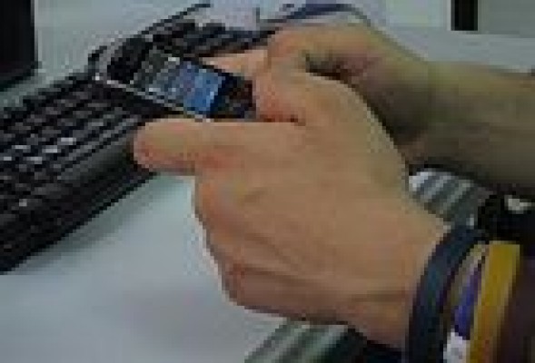 El 84% de los jóvenes se conectan a Internet desde el móvil