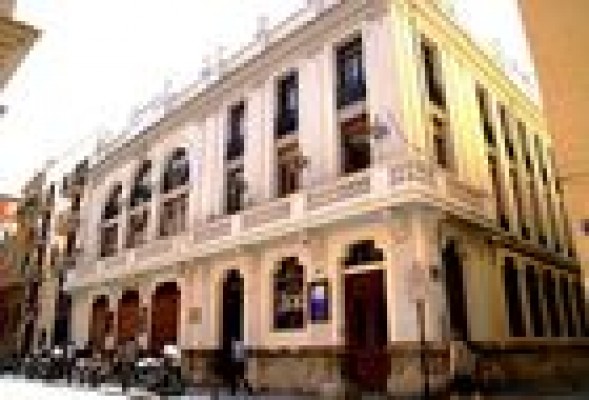 El Olympia salva del cierre al Teatre Talia