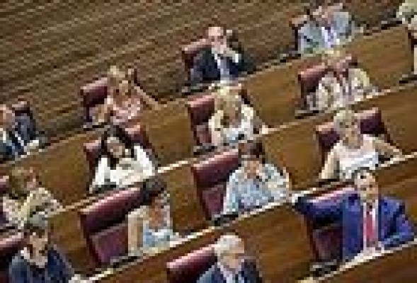 Los nuevos consellers tardarán dos meses en comparecer ante las Cortes Valencianas