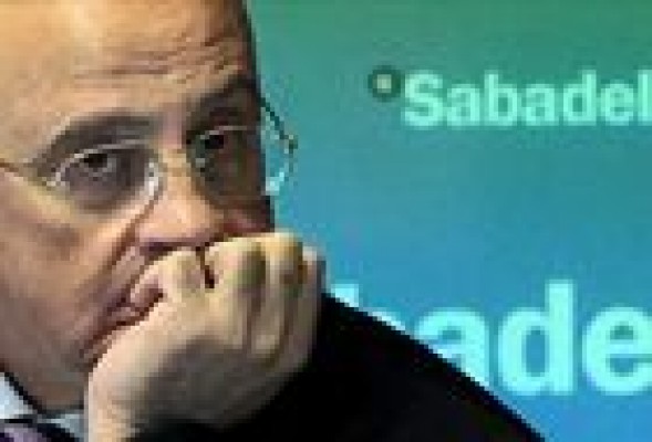 Afectados por las preferentes de SabadellCAM denuncian a directores de oficinas por vía penal