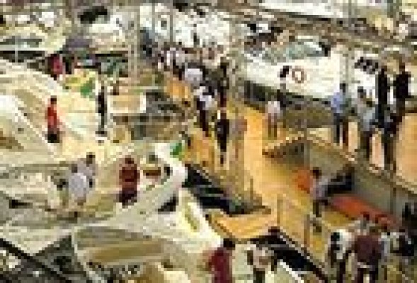 Landecho se estrena en la Marina Real maquillando una exposición como un salón internacional