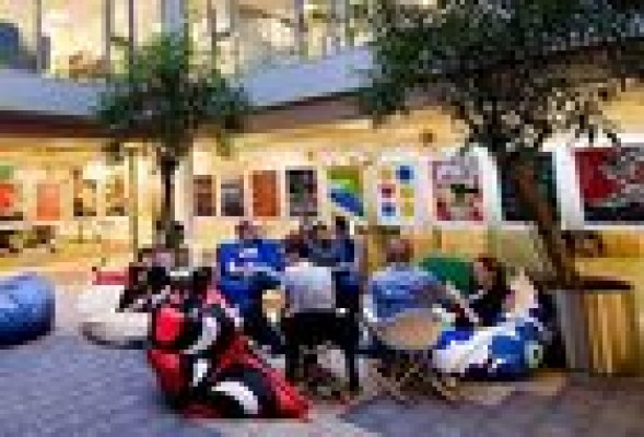 Google lanza becas de 5.670 euros para periodistas