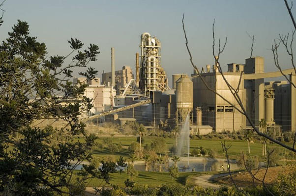 Cemex reestructura su negocio en España con un ERE y el cierre de dos fábricas