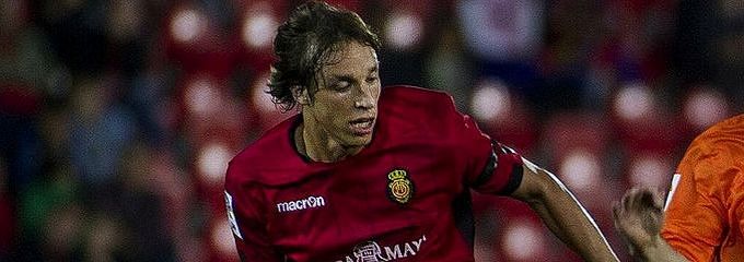 El centrocampista del Mallorca, Tomás Pina, es uno de los que más gustan a Braulio  - 