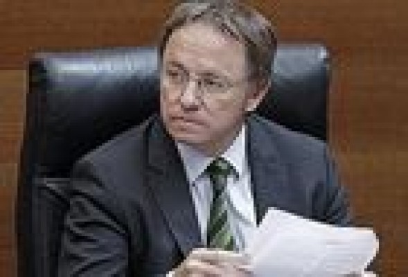 El conseller Moragues no acepta compensar la paga extra de los funcionarios valencianos