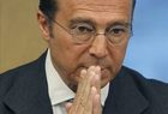 Iberia evita otro choque con el Gobierno y aprovecha el laudo para negociar con los pilotos