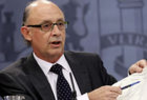Las comunidades autónomas reducen gastos en 7.243 millones y suben ingresos en 1.559