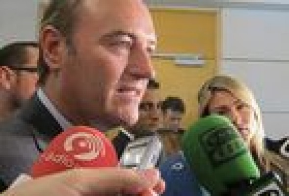 Fabra adelanta que el paro ha descendido en 5.000 personas en diciembre