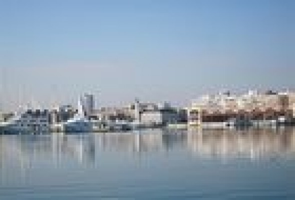 La Marina Real Juan Carlos I saca a concurso dos nuevos locales de restauración