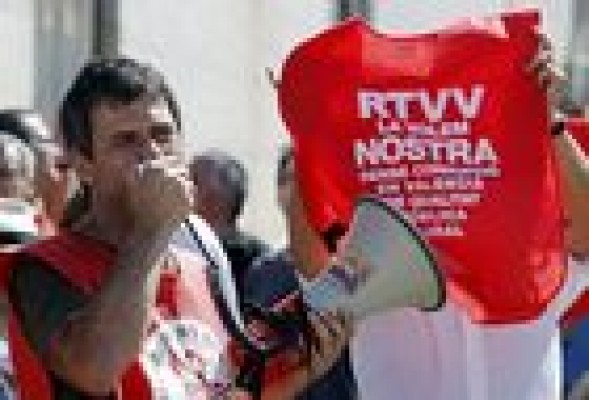 Trabajadores de RTVV protestan a las puertas del consejo de administració