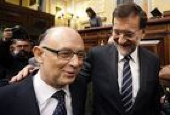 Querella contra Rajoy, cuatro ministros y 58 diputados por cobrar dietas