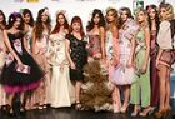 <strong><br />ESTE FIN DE SEMANA, EN<br />    VALENCIAPLAZA.COM<br /><br /></strong>·  <em>Valencia Fashion Week entra <br />en peligro de extinción</em><br />Por JAVIER CAVANILLES<br /><br /><em>· Ga