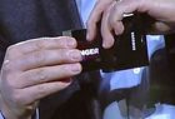 Así se retuercen las nuevas pantallas flexibles de Samsung