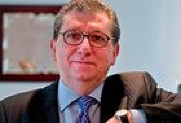 Los dos sueldos de José Salinas alcanzan los 168.922 euros al año