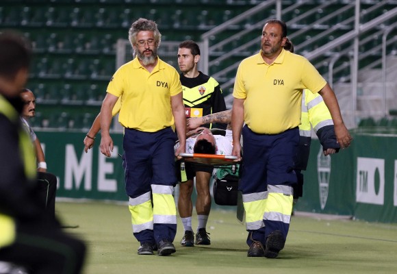 Las pruebas descartan que Josan sufra una fractura en su pierna derecha