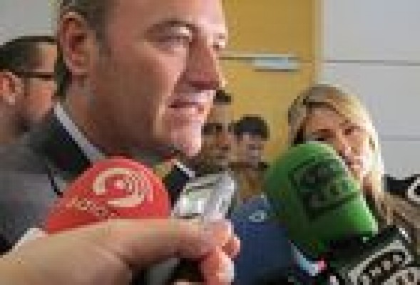 Fabra invita a las empresas a instalarse en la Comunitat en vez de en Cataluña tras la petición soberanista