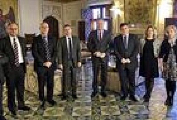 La nueva Junta Directiva del Colegio de Notarios se reúne con Alberto Fabra