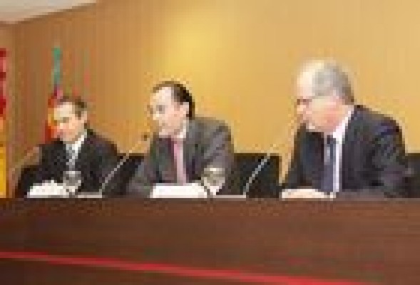 Manuel Llombart prevé nuevos ajustes de gasto en farmacia hospitalaria
